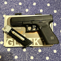 GLOCK 17 Gen 5 MOS CO2 .177 BB Semi-Auto Airgun 18-Round Drop-Free Mag 410 FPS