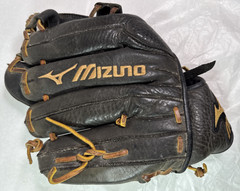 Mizuno GMVP 1175 Black Leather 11.75 Inch Right Handed Throw Professional