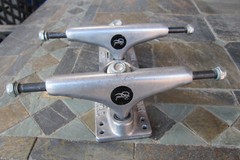 2 Royal Skateboard Trucks (127mm) In Great Condition ( One Pair)