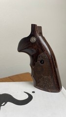 Altamont BATELEUR Grips – Walnut, Checkered Engraved, S&W Silver Medallions