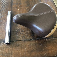 Huffy Panama Jack Brown & Tan Bicycle Saddle With Chrome Seat Post 9.5″ x 10″