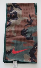 Nike Caddy Golf Towel 2.0 Camo Black Forest/University Red