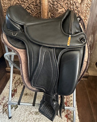 Barefoot Treeless Saddle London Dressage Black w/ Barefoot Pad Seat Size 2 (17)