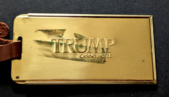 vtg – PGA golf bag tag – TRUMP CASINO HOTEL – Metal – Luggage ID tag