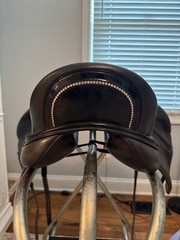 Black 17.5″ MacRider Saddle MW – good condition