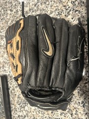 Black/tan Leather Nike 11in Right Handed Baseball Glove
