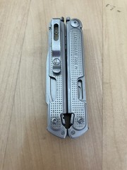 Leatherman Free P4 Stainless Steel Multi-Tool Knife – Rare Discontinued Model