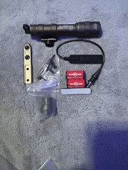 M600B-UNBRANDED UNIT 1000L Flashlight + 1-P/S, 2-Mounts & 2-S/F Batteries
