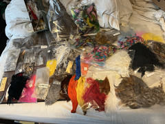 LARGE ASSORTMENT OF VINTAGE FEATHERS FOR TYING FLIES SOME NATURAL SOME COLORED