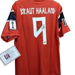 Erling Haaland signed Norway’s 2026 World Cup jersey with COA