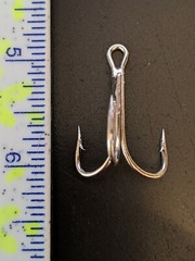 36 – NICKEL TREBLE HOOKS – SIZE 1/0