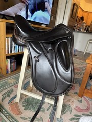 MacRider Burlington Monoflap Dressage Saddle. 17.5” MW