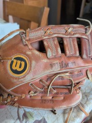 Vintage Wilson A2975 MVP Snap Action 11″ Grip Tite Pocket Baseball Glove RHT