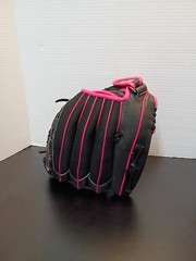 Wilson Flash Fastpitch Softball Glove-Black/Pink-12”-RHT-Model A04RF1612-EUC