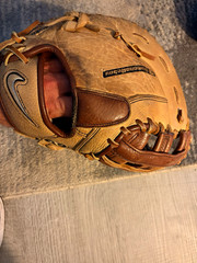Nike Louisville Slugger LBG 4000 14in Brown/Tan Leather Basket Web Left Glove