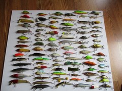 lot of 75 lures, tacklebox cleanout. more then 1/2 never wet. NOT junk.