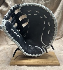 Rawlings SHUT OUT Fastpitch Softball First Base Mitt Right Hand Throw 13” NWOT