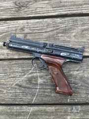 Vintage Crosman Model 600 Semi-Automatic Pellet Pistol .22 Cal hold co2