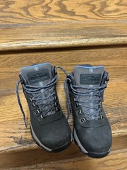 Dark green Sportman’s Warehouse hiking boots (U.S size 8 – 25.5cm)