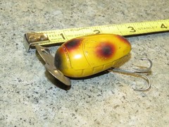 Vintage MILLSITE PADDLE PLUG Fishing Lure 2 Inches, Yellow/Red/Black