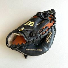 Mizuno MFR-C011 Max Flex Pro Scoop 33.5″ Black/Brown Catchers Mitt RHT Broken In