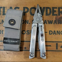 Leatherman FREE P2 Multitool Magnetic Lock 19 Tools Stainless Steel