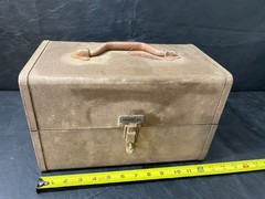 vintage Kennedy Kits tackle box #613 – pre-owned worn unit that is working