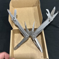Leatherman Wingman Multitool with 14 tools Needle Nose pliers, wire cutter, etc.