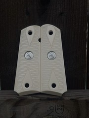 Colt 1911 Altamont Faux Ivory Checkered Medallion Grips Government Commander ace